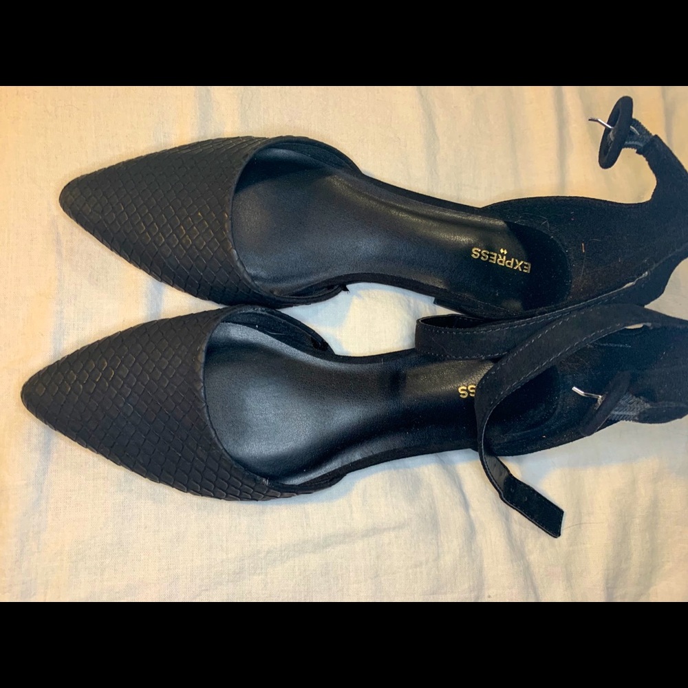 Express size 8 black sandals